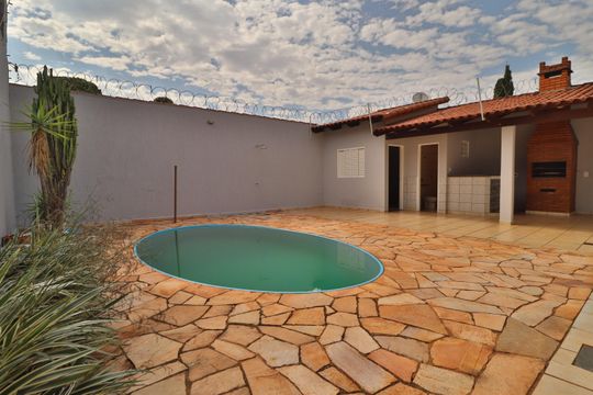 Casa para alugar com 4 quartos, 195m² em Cidade Jardim, Uberlândia