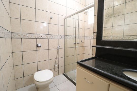 Banheiro Social de casa para alugar com 4 quartos, 195m² em Cidade Jardim, Uberlândia