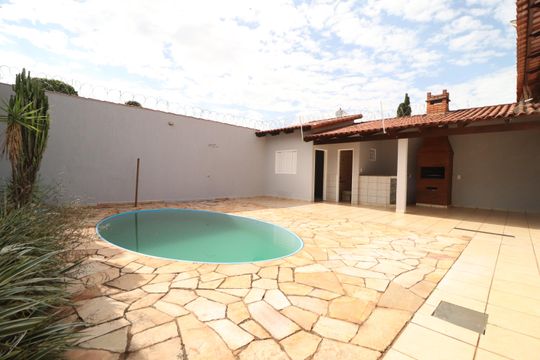 Piscina de casa para alugar com 4 quartos, 195m² em Cidade Jardim, Uberlândia