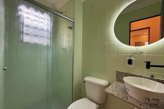 Banheiro de apartamento à venda com 2 quartos, 56m² em Padroeira, Osasco