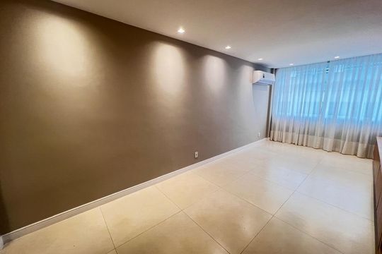 Sala de apartamento à venda com 2 quartos, 80m² em Leblon, Rio de Janeiro