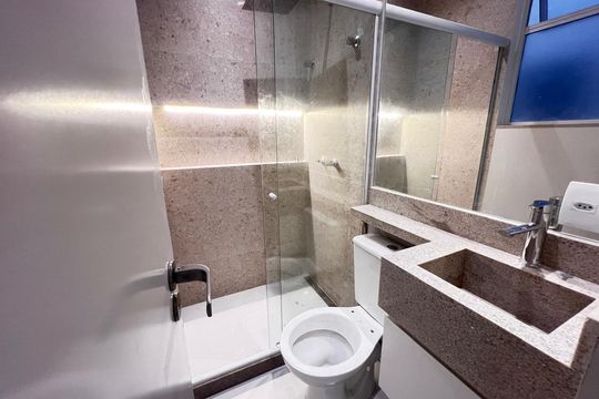 Banheiro Suíte de apartamento à venda com 2 quartos, 80m² em Leblon, Rio de Janeiro