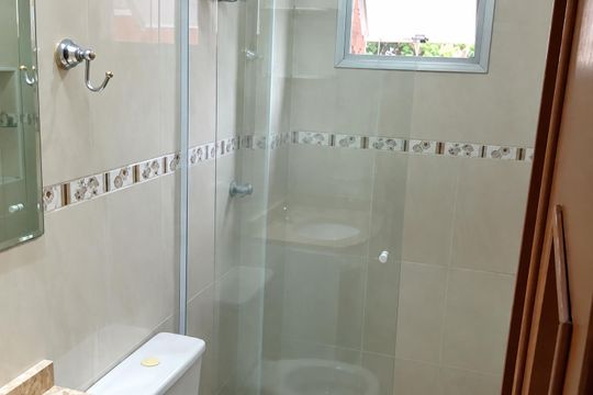 Banheiro de apartamento à venda com 2 quartos, 52m² em Jardim Maria Estela, São Paulo