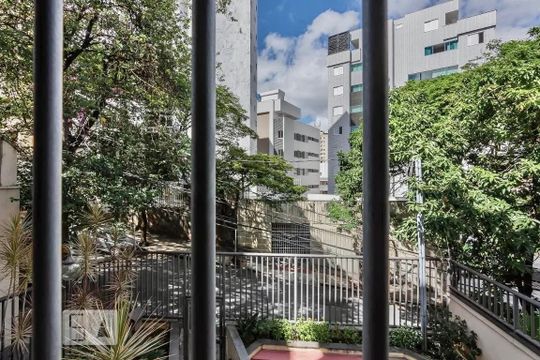 Vista  de apartamento para alugar com 4 quartos, 141m² em Santo Antônio, Belo Horizonte