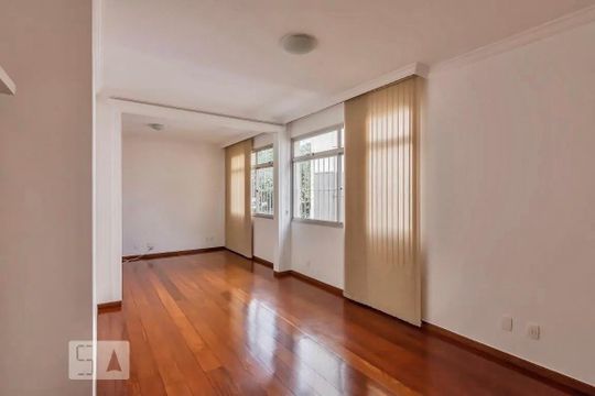 Apartamento para alugar com 4 quartos, 141m² em Santo Antônio, Belo Horizonte