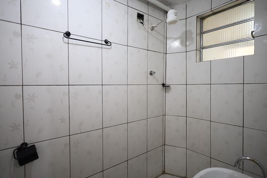 Banheiro de casa para alugar com 1 quarto, 30m² em Conceicao, Osasco