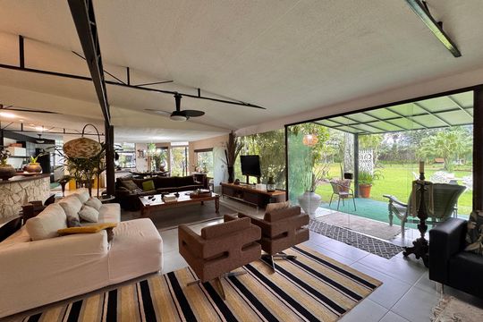 Sala de casa para alugar com 3 quartos, 10000m² em Barra de Guaratiba, Rio de Janeiro