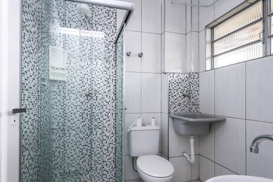 Banheiro de apartamento à venda com 1 quarto, 30m² em Liberdade, São Paulo