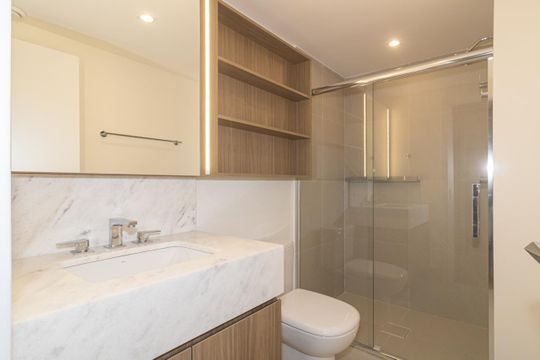Banheiro de apartamento para alugar com 1 quarto, 41m² em Indianópolis, São Paulo
