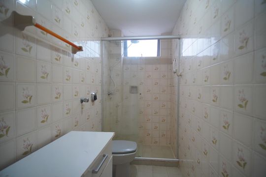 Banheiro de apartamento à venda com 1 quarto, 77m² em Centro, Novo Hamburgo