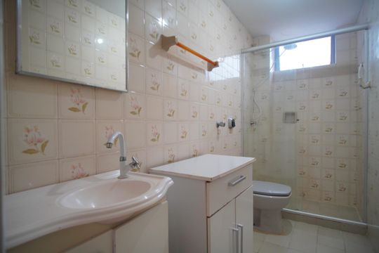 Banheiro de apartamento à venda com 1 quarto, 77m² em Centro, Novo Hamburgo