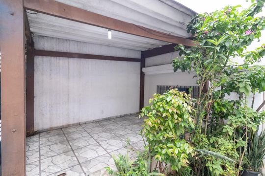 Garagem de casa à venda com 2 quartos, 133m² em Burgo Paulista, São Paulo