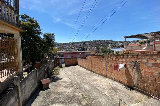 Casa para alugar com 2 quartos, 180m² em Jardim das Alterosas - 2ª Seção, Betim