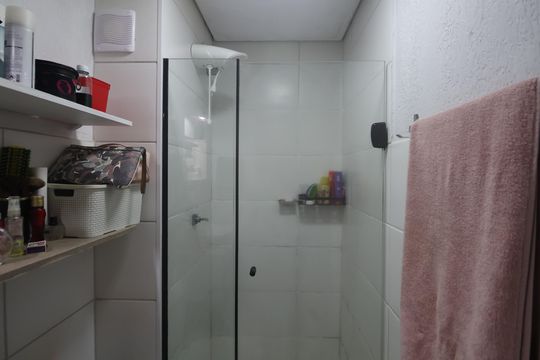 Banheiro de apartamento para alugar com 2 quartos, 51m² em Olaria, Canoas