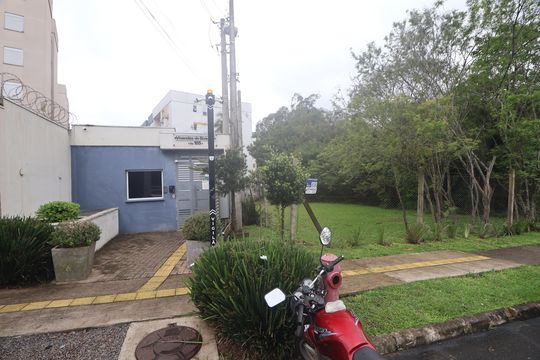 Fachada e portaria de apartamento para alugar com 2 quartos, 51m² em Olaria, Canoas
