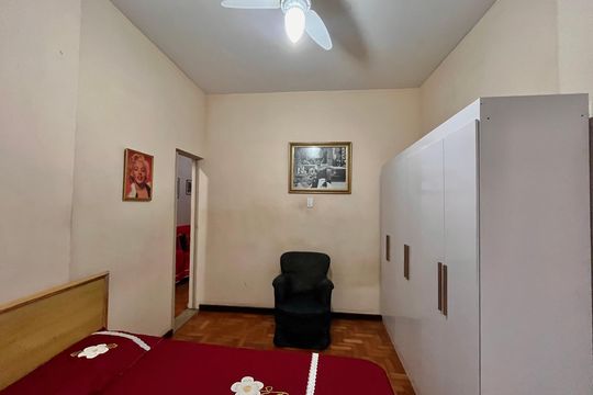 Quarto 1 de apartamento para alugar com 2 quartos, 65m² em Copacabana, Rio de Janeiro