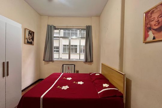Quarto 1 de apartamento para alugar com 2 quartos, 65m² em Copacabana, Rio de Janeiro