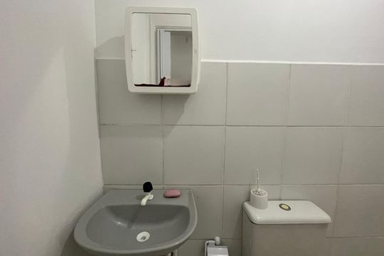 Banheiro social de apartamento para alugar com 2 quartos, 48m² em Duque de Caxias, São Leopoldo