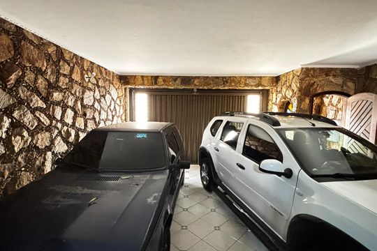 Garagem de casa à venda com 3 quartos, 272m² em Jardim Las Vegas, Santo André