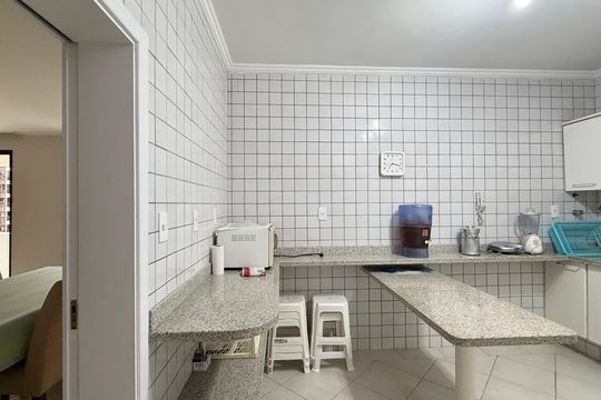 Cozinha de apartamento para alugar com 3 quartos, 150m² em Vila Luis Antonio-praia das Astúrias, Guarujá