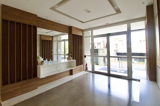 Hall de entrada de apartamento à venda com 2 quartos, 80m² em Cabral, Curitiba