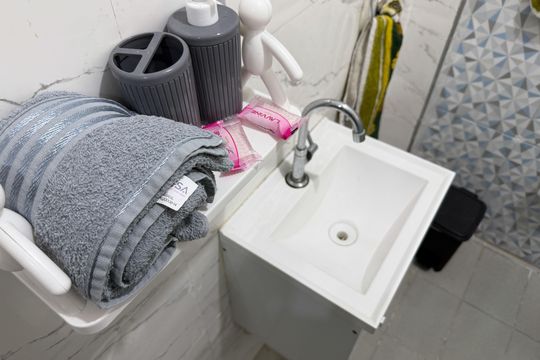 Banheiro de kitnet/studio para alugar com 1 quarto, 30m² em José Menino, Santos