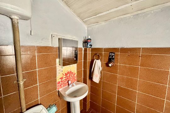 Banheiro de casa para alugar com 2 quartos, 80m² em Vila Paranagua, São Paulo