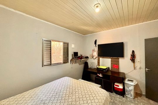 Quarto 1 de casa para alugar com 2 quartos, 80m² em Vila Paranagua, São Paulo