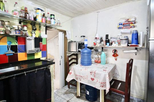 Cozinha  de casa para alugar com 2 quartos, 70m² em Vila Paranagua, São Paulo