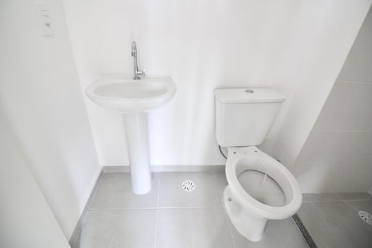 Banheiro de apartamento à venda com 2 quartos, 38m² em Vila Campanela, São Paulo