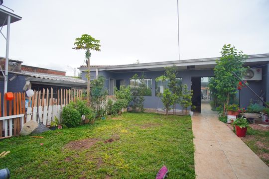 Quintal de casa para alugar com 3 quartos, 66m² em Santos Dumont, São Leopoldo