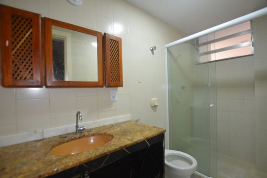 Banheiro de apartamento para alugar com 2 quartos, 78m² em Bento Ribeiro, Rio de Janeiro
