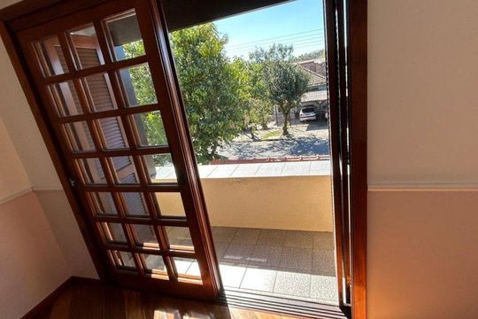 Varanda de casa à venda com 3 quartos, 320m² em Niterói, Canoas