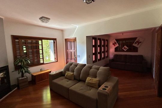 Sala de casa à venda com 3 quartos, 320m² em Niterói, Canoas