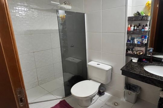 Banheiro de apartamento para alugar com 2 quartos, 60m² em Setor Candida de Morais, Goiânia