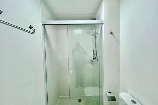 Banheiro de kitnet/studio para alugar com 1 quarto, 26m² em Mooca, São Paulo