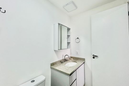 Banheiro de kitnet/studio para alugar com 1 quarto, 26m² em Mooca, São Paulo