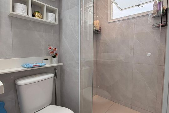 Banheiro Social de apartamento à venda com 2 quartos, 54m² em Jardim Itália, Várzea Paulista