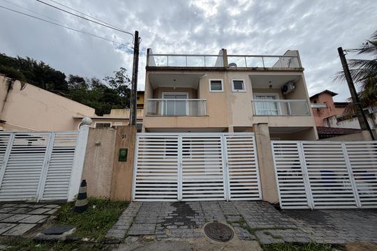 Fachada de casa de condomínio para alugar com 3 quartos, 130m² em Taquara, Rio de Janeiro