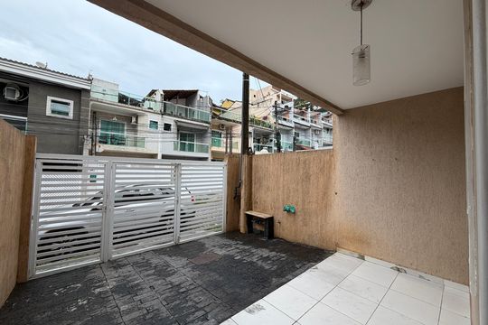 Garagem  de casa de condomínio para alugar com 3 quartos, 130m² em Taquara, Rio de Janeiro