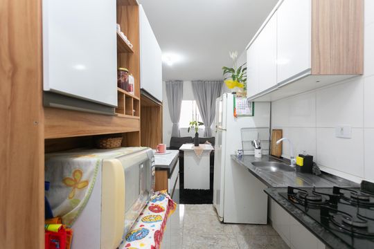Cozinha de casa de condomínio para alugar com 2 quartos, 50m² em Jardim Sao Vicente, São Paulo