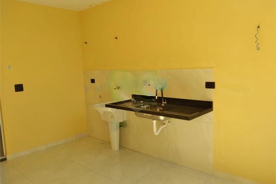 Casa à venda com 3 quartos, 200m² em Vila Nivi, São Paulo