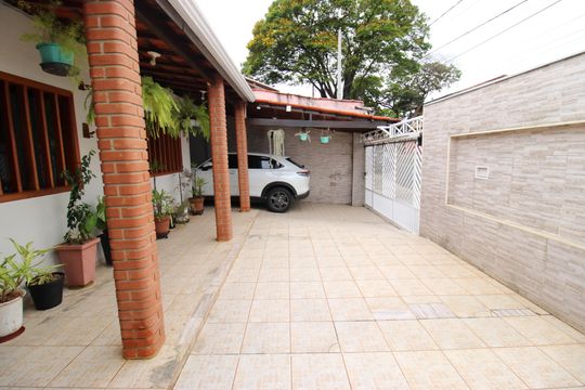 Garagem de casa para alugar com 2 quartos, 190m² em Jardim Maria Eugenia, Sorocaba