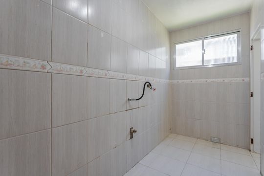 Cozinha e Área de Serviço de apartamento à venda com 2 quartos, 55m² em Sarandi, Porto Alegre