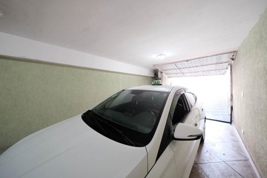 Garagem de casa à venda com 3 quartos, 119m² em Jardim Fernandes, São Paulo