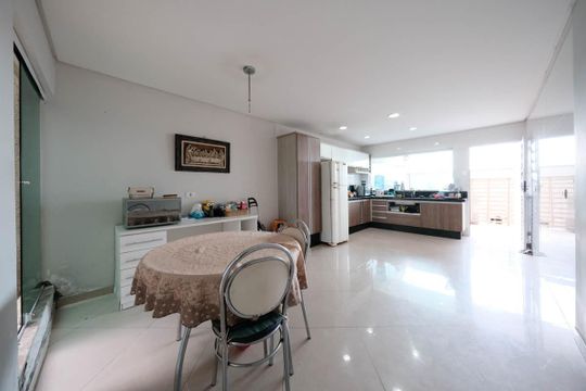Cozinha e Área de Serviço de casa à venda com 3 quartos, 119m² em Jardim Fernandes, São Paulo