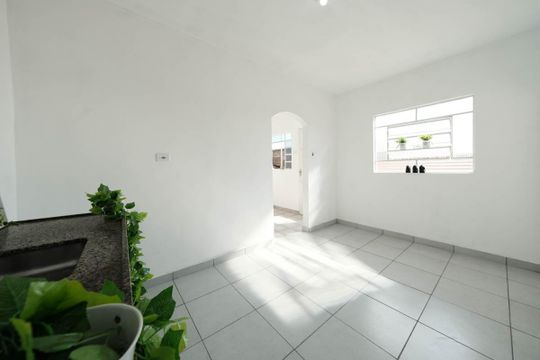 Cozinha e Área de Serviço de casa para alugar com 3 quartos, 75m² em Engenheiro Goulart, São Paulo