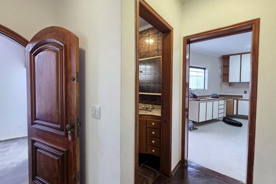 Sala de casa à venda com 3 quartos, 187m² em Pinheirinho, Santo André