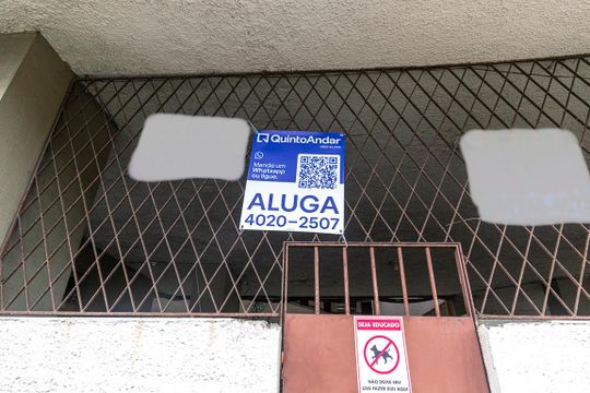 Placa de apartamento para alugar com 2 quartos, 63m² em Olaria, Rio de Janeiro