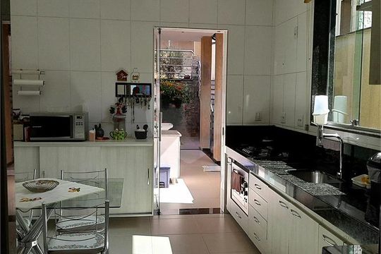 Casa à venda com 3 quartos, 285m² em Álvaro Camargos, Belo Horizonte